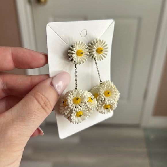 Vintage 1950 White and Yellow Daisy Earrings WEST GERMANY clip ons ❤️ - Picture 3 of 8